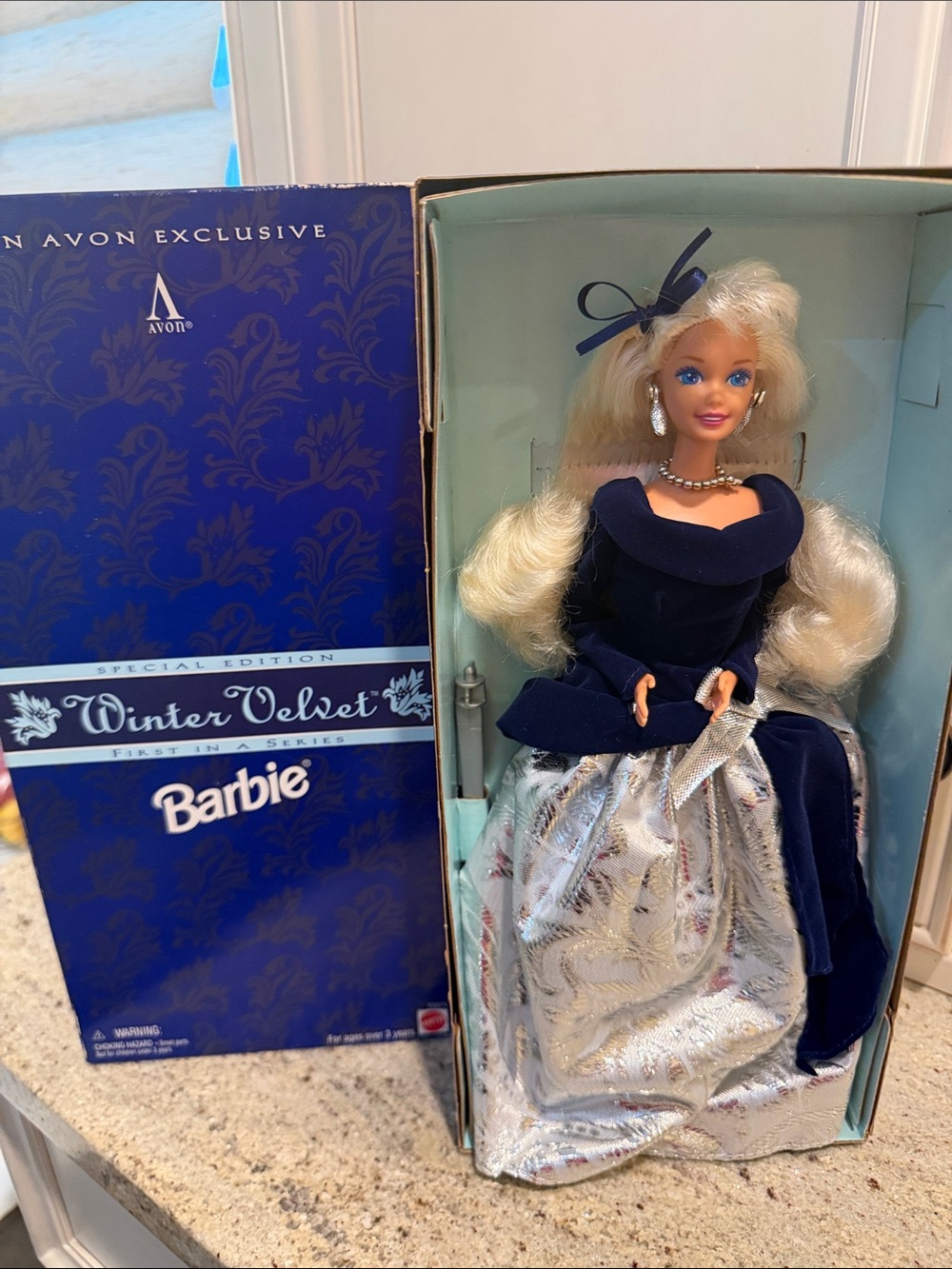 1995 Barbie Collector Edition- Avon Exclusive (Mint Condition in the box)